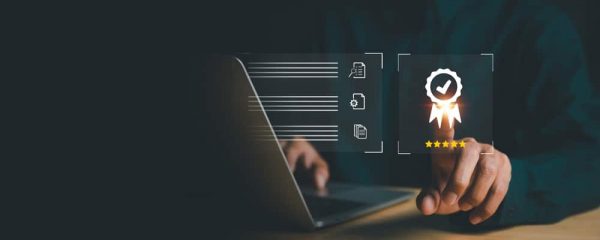 Businessman,Hand,Shows,The,Sign,Of,The,Top,Service,The